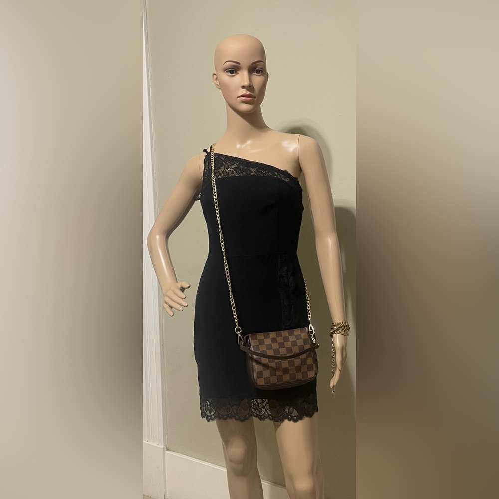 Louis Vuitton Damier Pouch - Picture 14 of 15